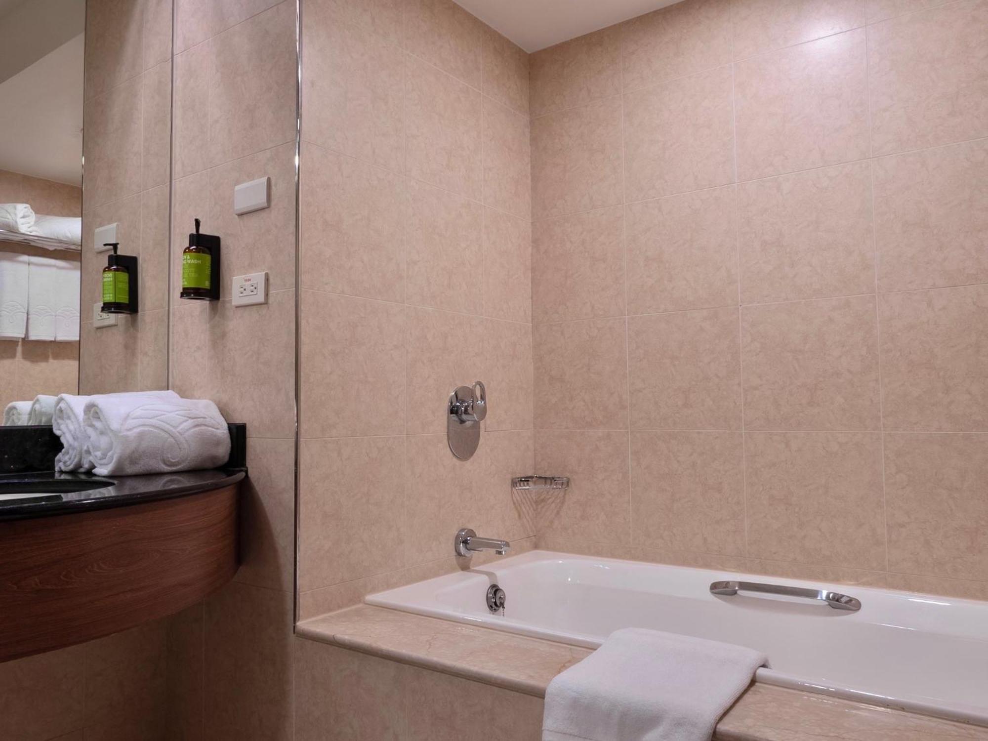 Fullon Poshtel Jhongli Otel Zhongli Dış mekan fotoğraf